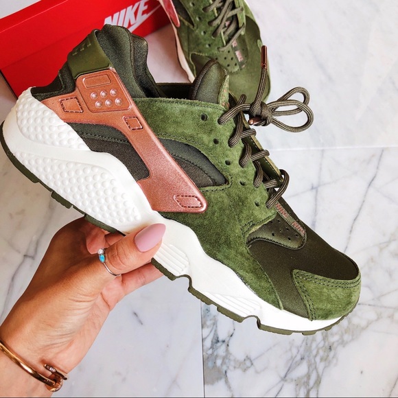 Nike Shoes - Air Huarache Run
